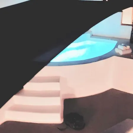 Chay Luxury Cave Megalochori (Santorini)