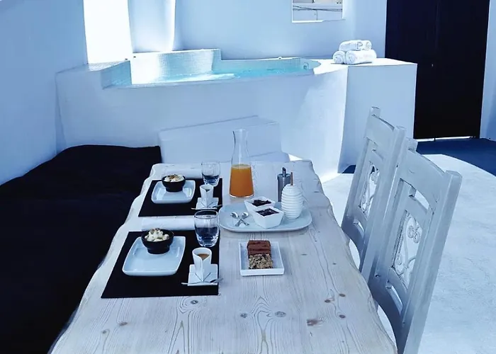 Chay Luxury Cave Megalochori (Santorini)