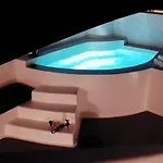 Chay Luxury Cave Megalochori (Santorini)