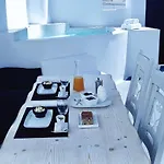 Chay Luxury Cave Megalochori (Santorini)