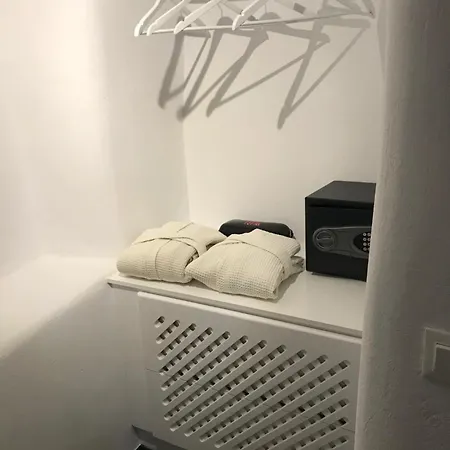 Chay Luxury Cave Apartment Megalochori (Santorini)